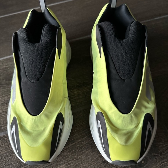 Yeezy sneakers - Picture 1 of 4